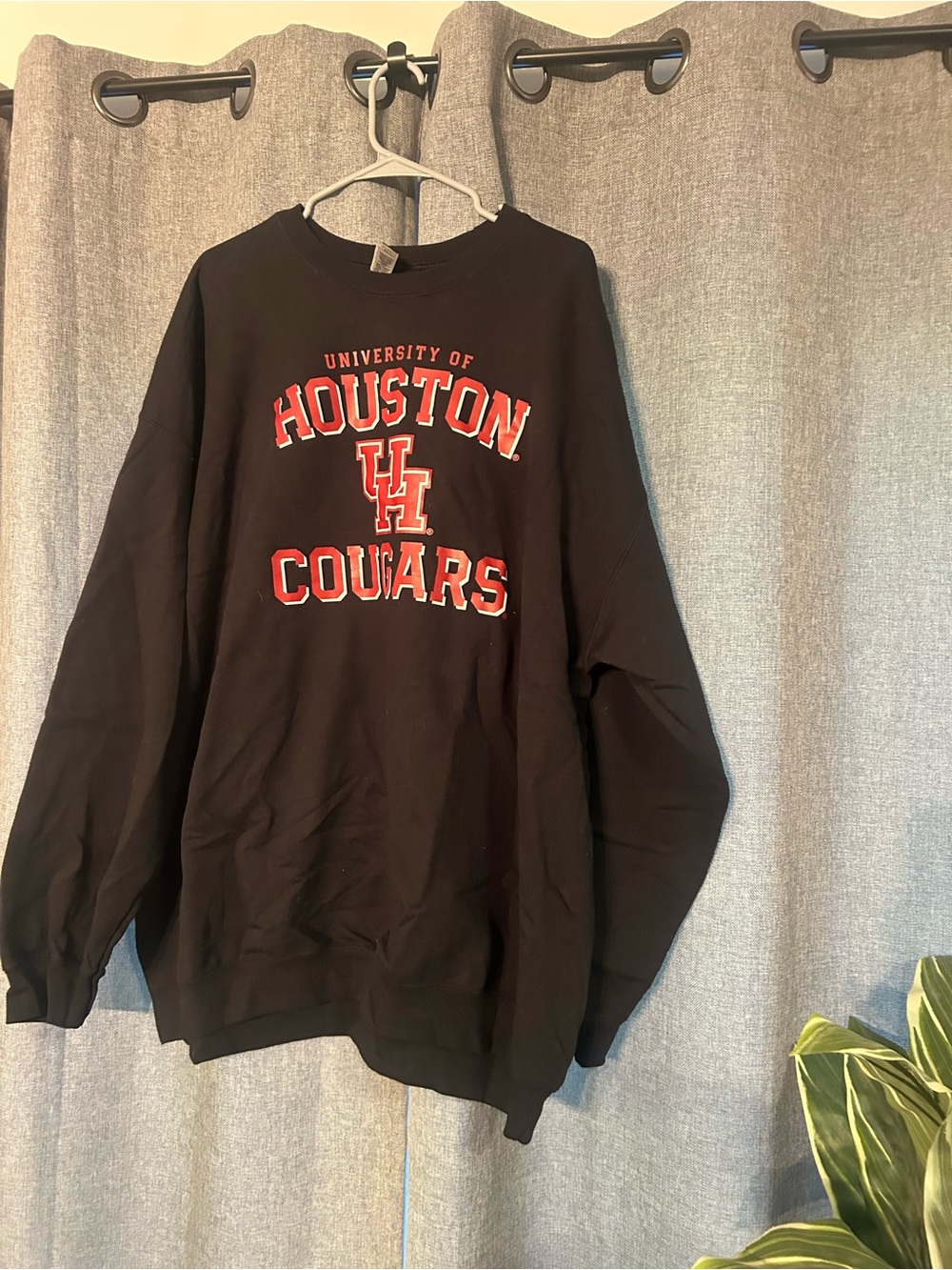 Gildan Black Sweatshirt with Red & White University of Houston Cougars Logo